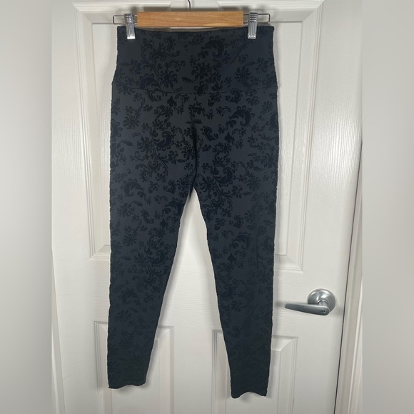 FREE PEOPLE 🖤 High-Rise‎ Ankle Length Flocked
Legging M/L - Picture 12 of 13